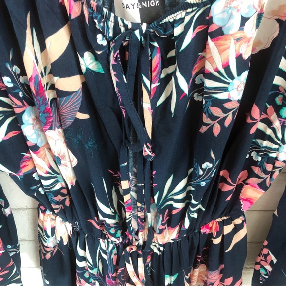 DAY & NIGHT Tropical Floral Over Shoulder Romper - Picture 4 of 4